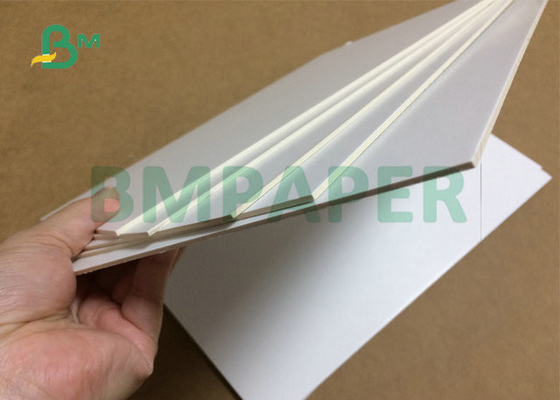 950 x 1300mm White Coated 2 Side 2.5MM 3.0MM Laminated Cardboard For Gift Box